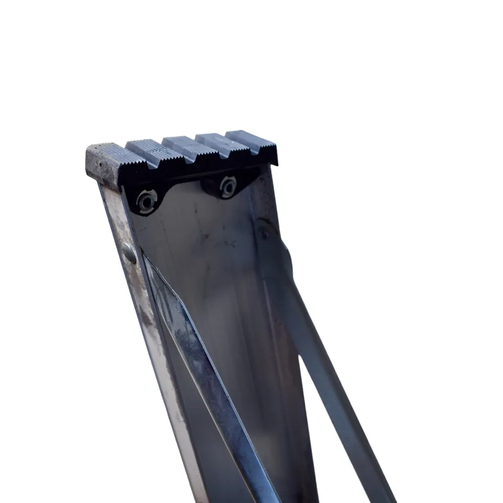 Escalera De Tijera Aluminio C/plataforma Akron 4 Escalones 77-14 150kg